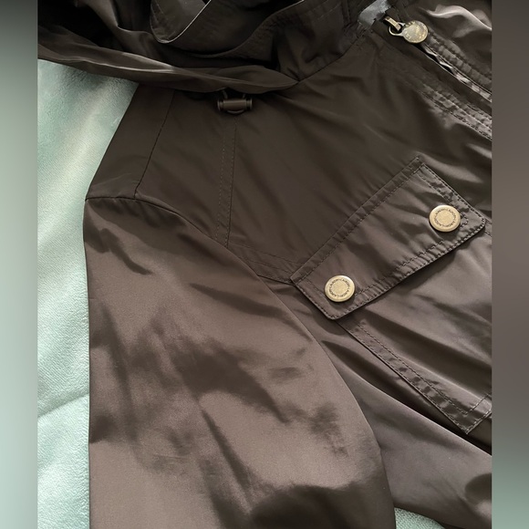 Brown rain jacket - Picture 9 of 10